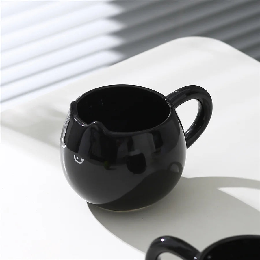 Cat shaped ceramic cup
380ml